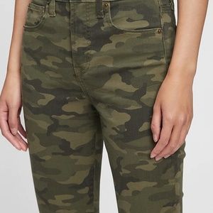 NWT: gap High Rise True Skinny Jeans with Washwell $80 (0)